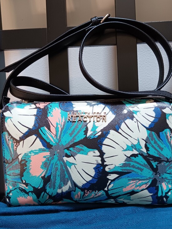 Kenneth Cole Reaction Handbags - Kenneth Cole Reaction Beautiful Floral Shoulder/Crossbody Purse *Excellent Cond.